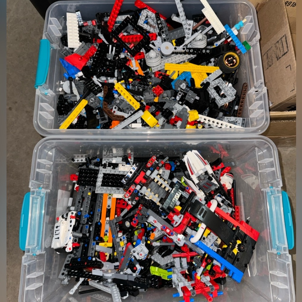 4 lbs - Genuine LEGO Technic Random Bulk Pieces, Pins, Gears!